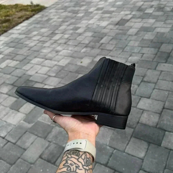Classic Ankle Chelsea Boot Bootie Vegan Leather Black 8 1/2 Or Boys 7 - Picture 4 of 9